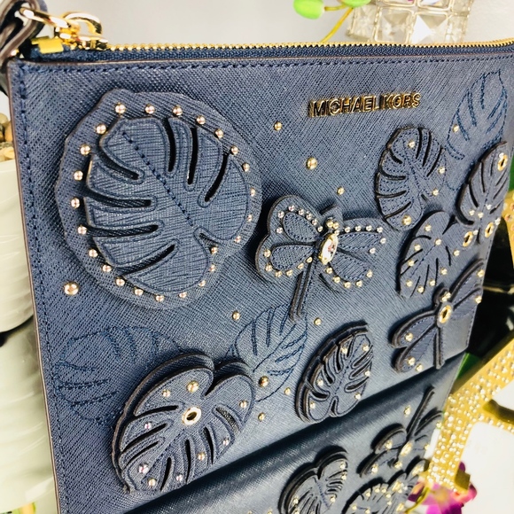 🎉 Host Pick Michael Kors Dragonfly Clutch - Picture 7 of 7